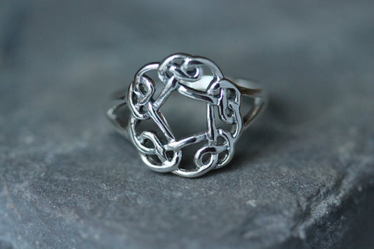 Celtic Knot Ring - Pentagon Knot