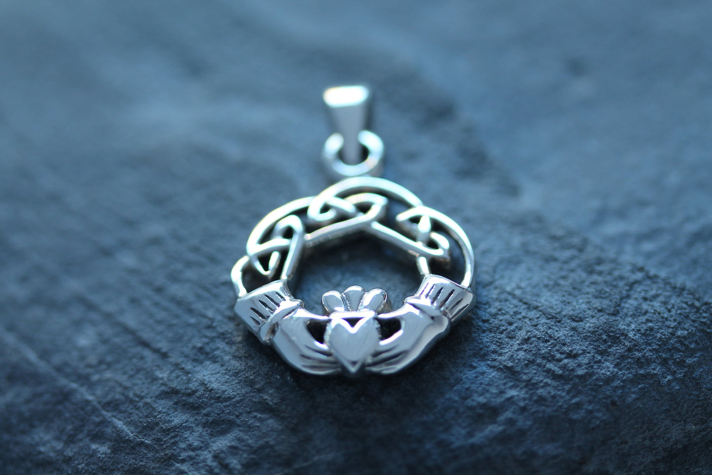 Claddagh Pendant - Kells Knot