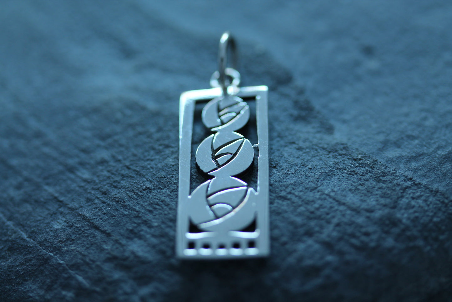 Mackintosh Pendant - Triple Rose
