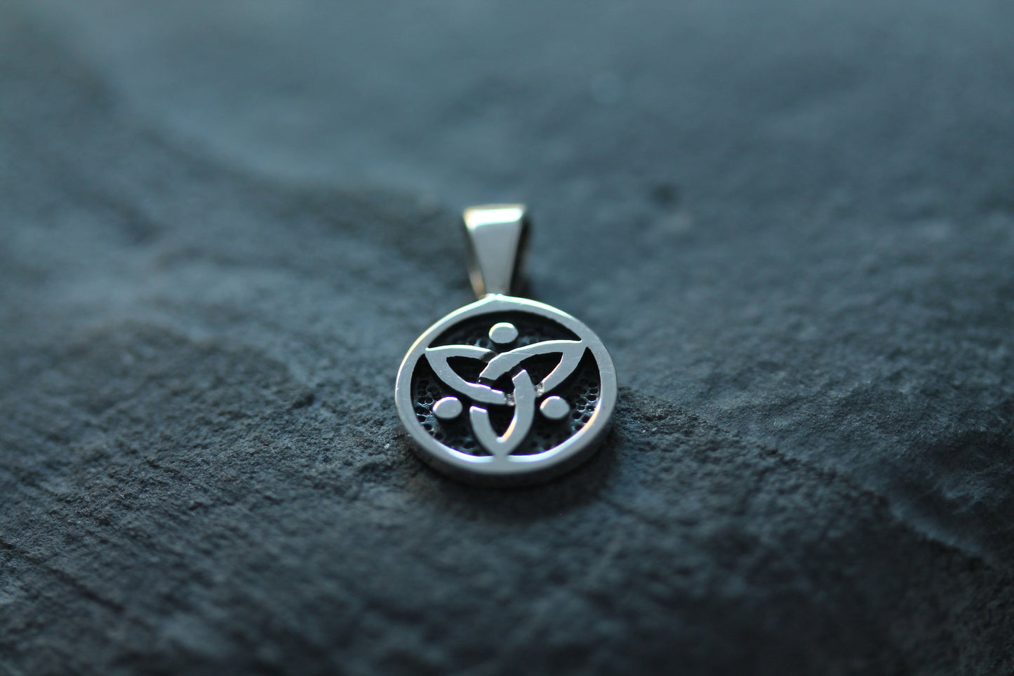 Triquetra Pendant - Three Worlds