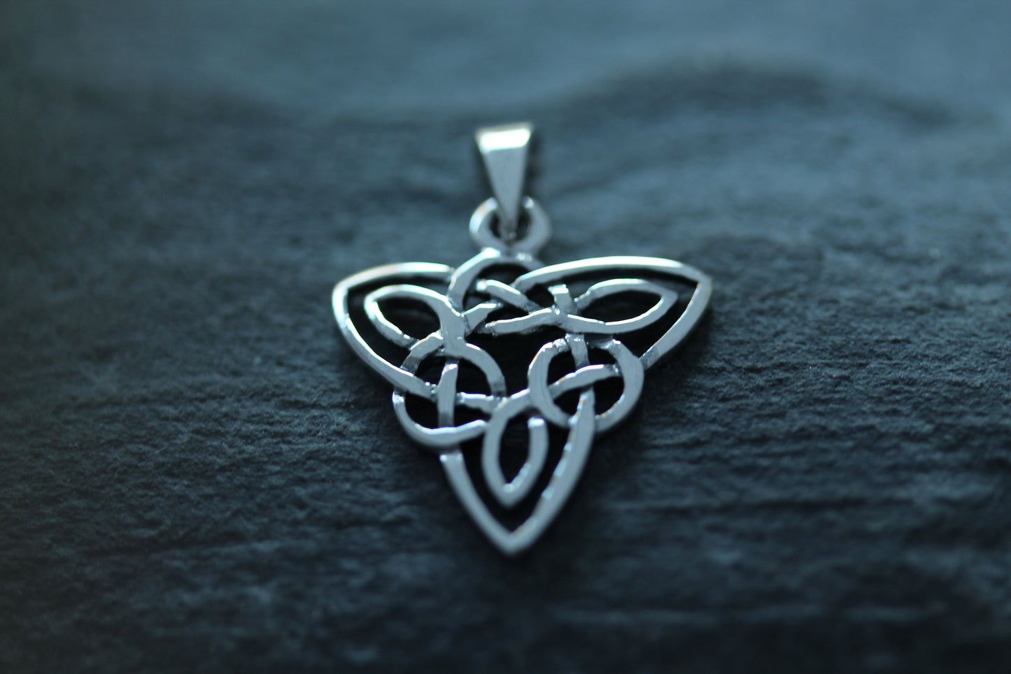 Triquetra Pendant - Knotted