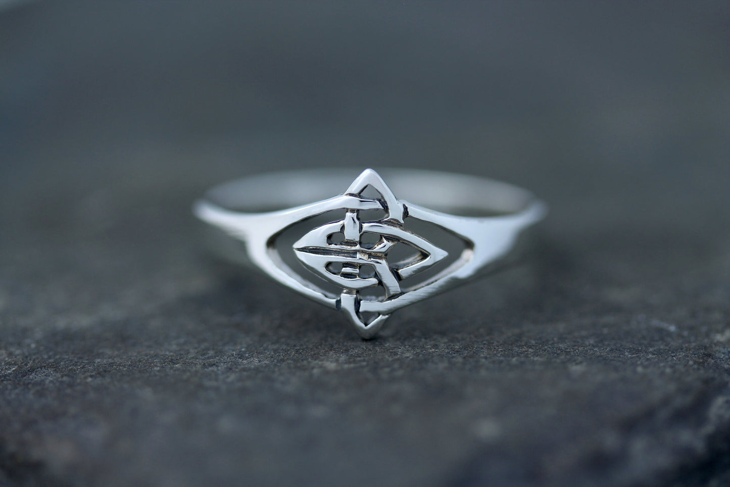 Celtic Knot Ring - Horizontal Kells knot
