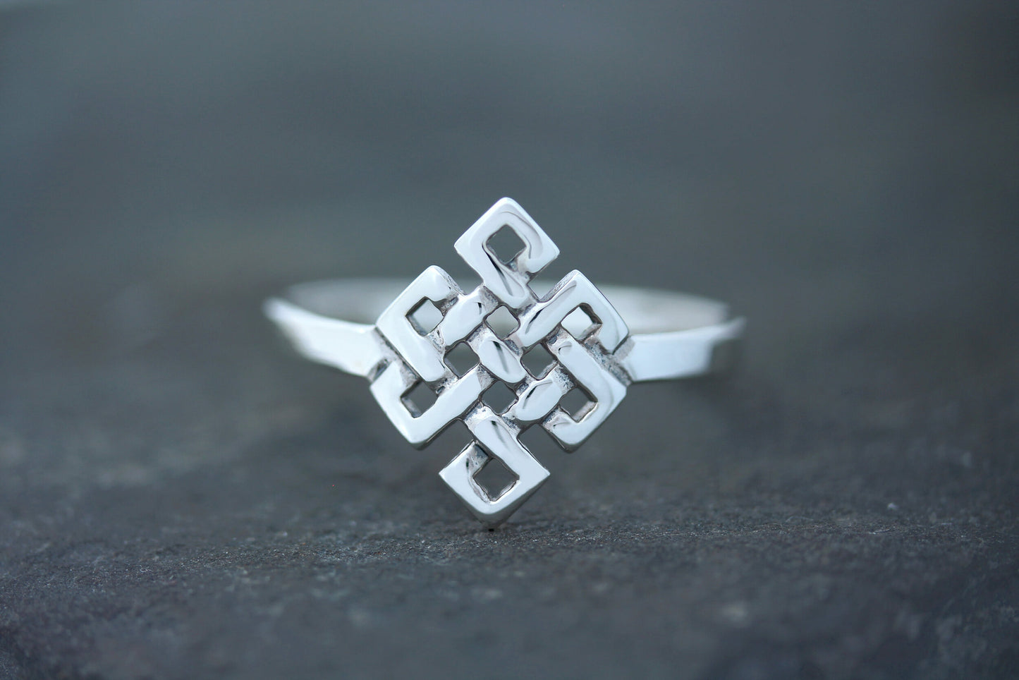 Celtic Knot Ring - Vertical Padlock Knot
