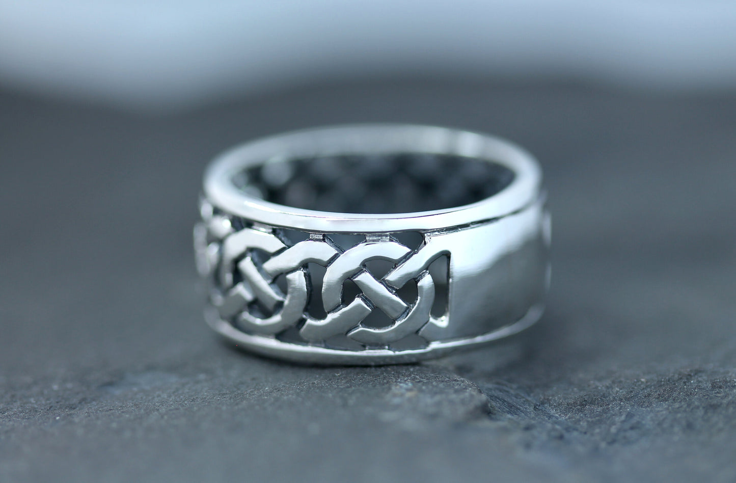 Celtic Knot Ring - Convex Framed Eternal Loop