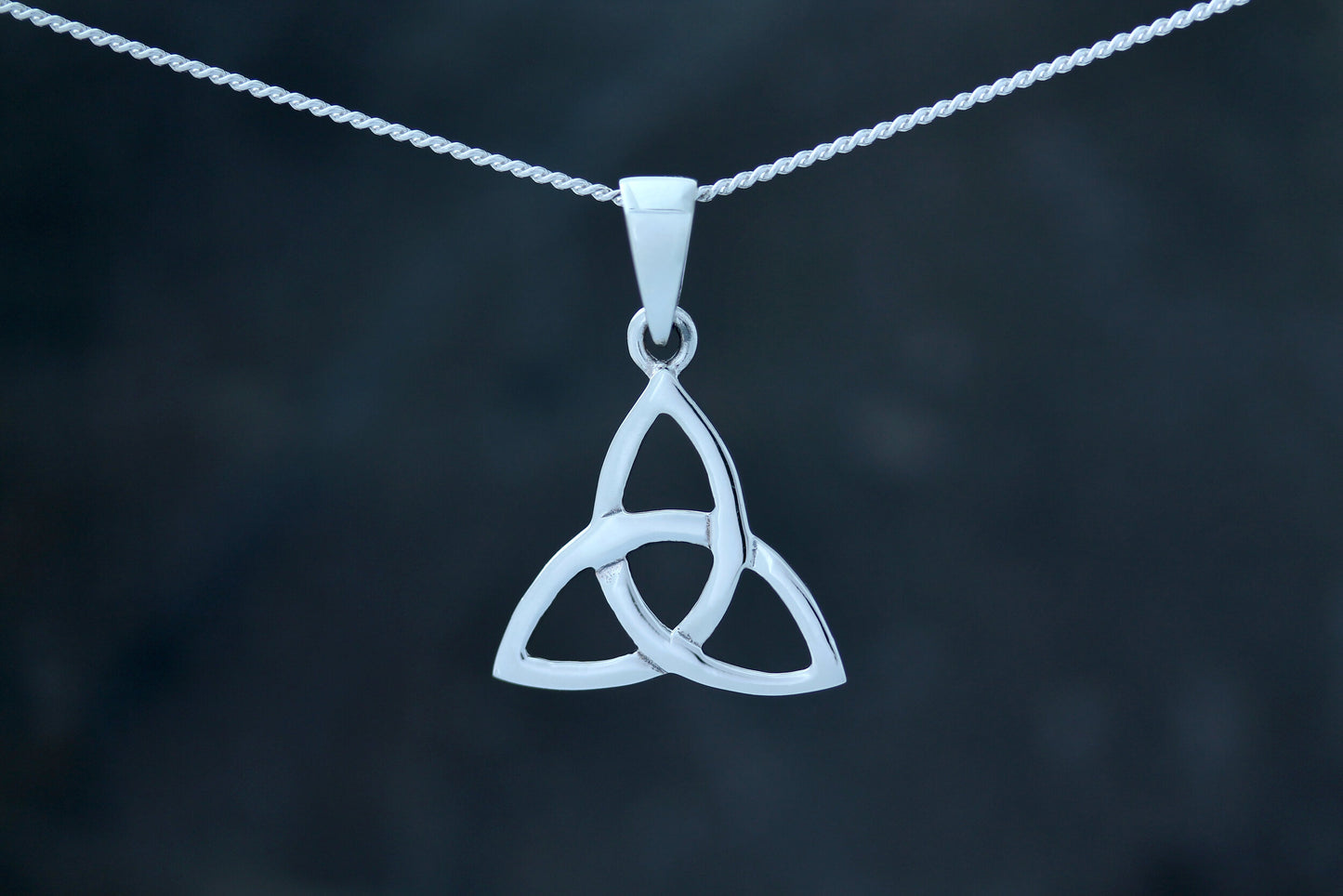 Triquetra Pendant - Perfect Balance (Medium)