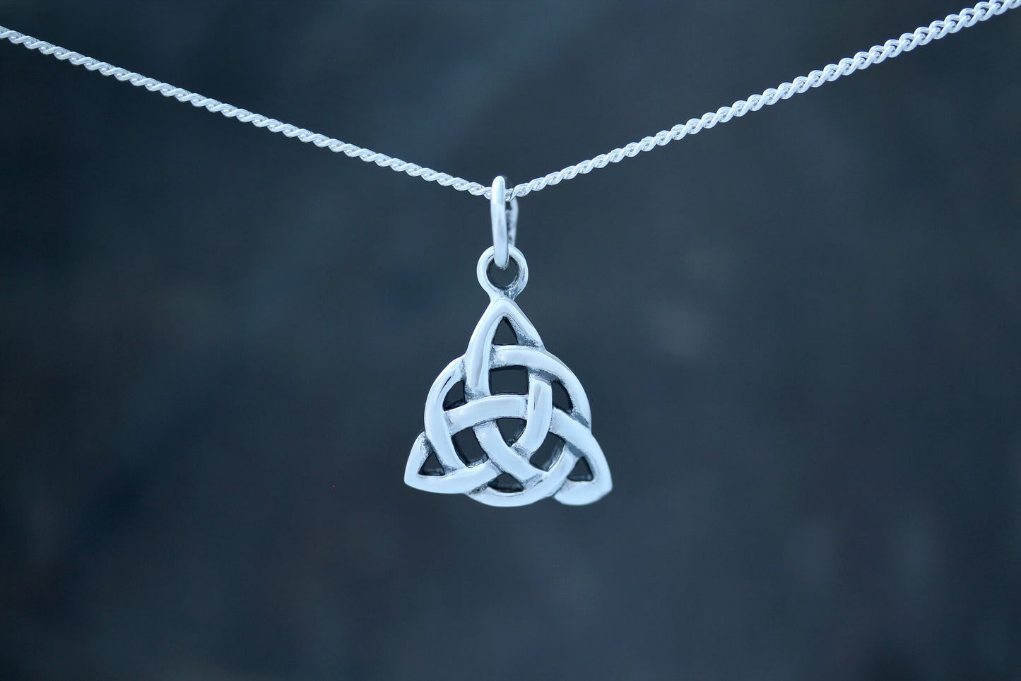 Triquetra Pendant - Knotted Three Worlds (Medium)