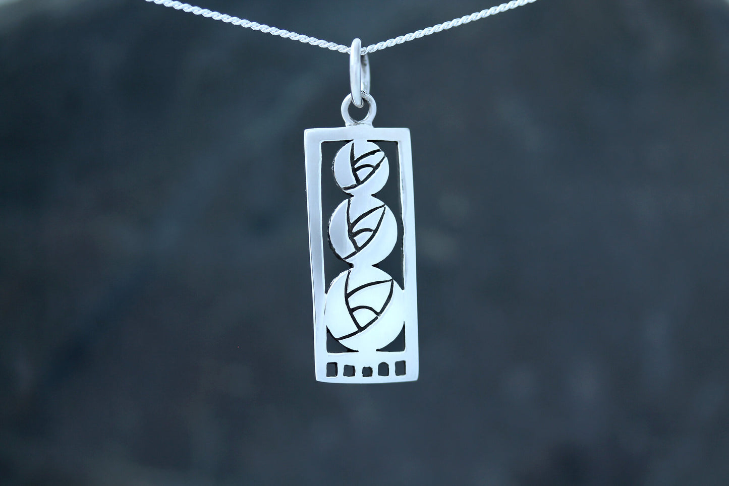 Mackintosh Pendant - Triple Rose