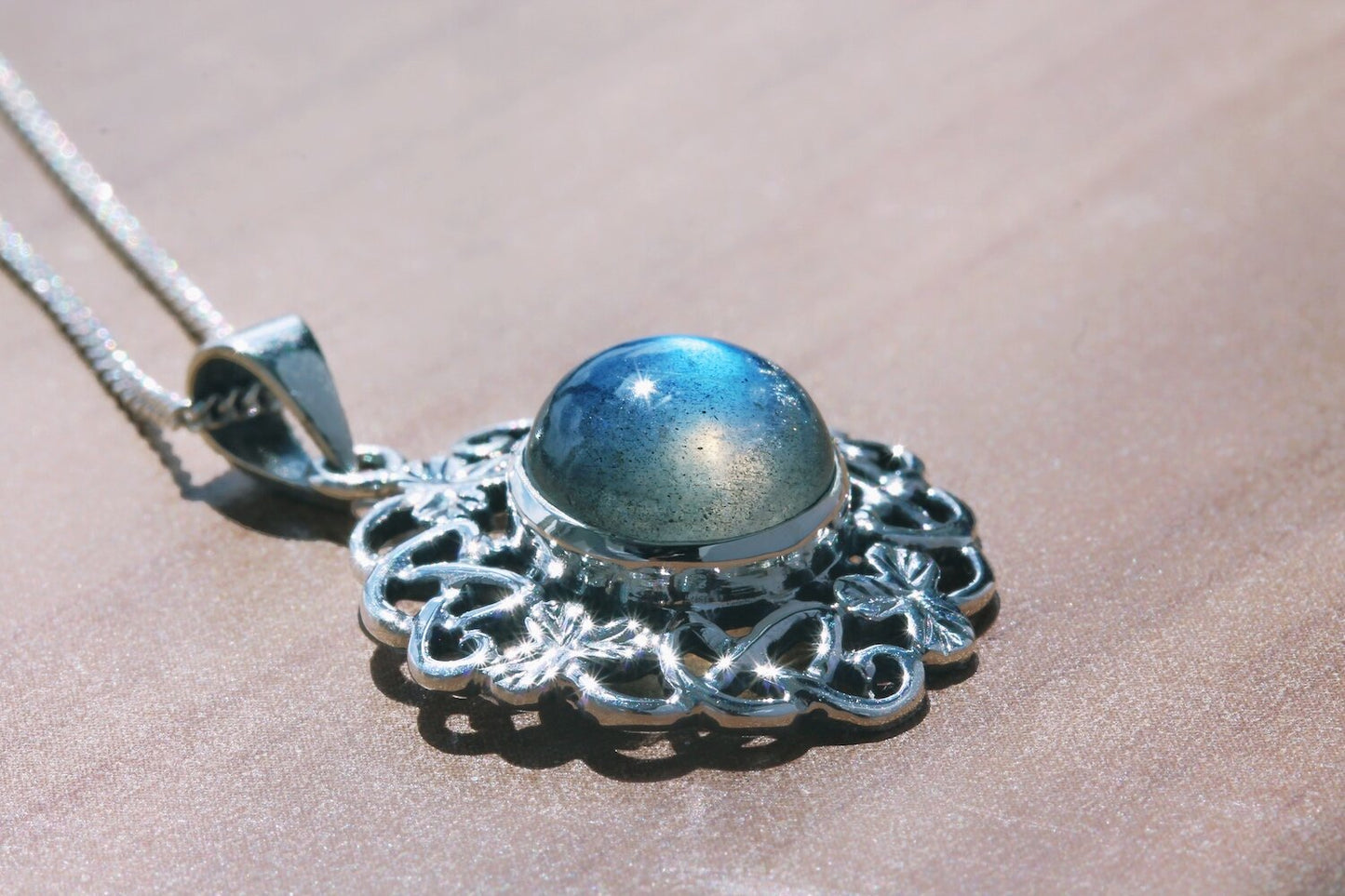 Celtic Stone Pendant - The Knot with Labradorite