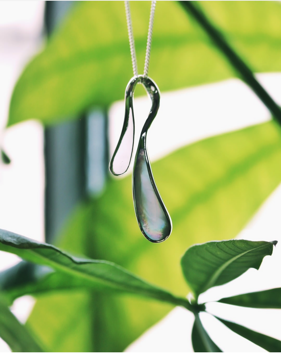 Illuminating the Mystique of Mother of Pearl: Exploring Its Metaphysical, Historical, and Symbolic Significance